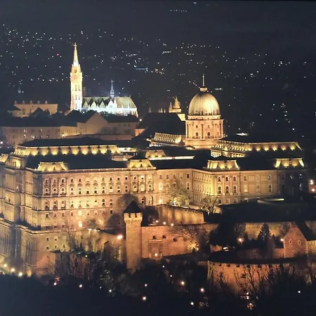 Irisz * Budapesta