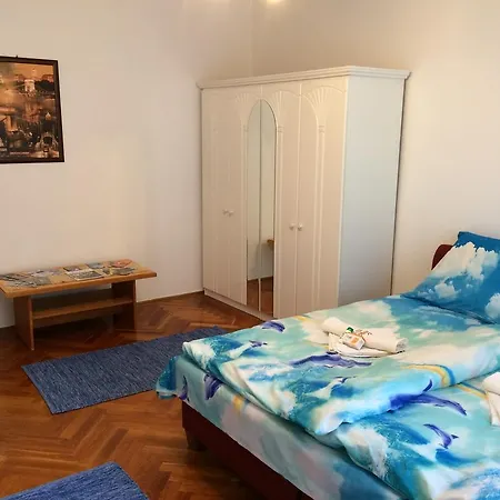 이리스 아파르트먼 *